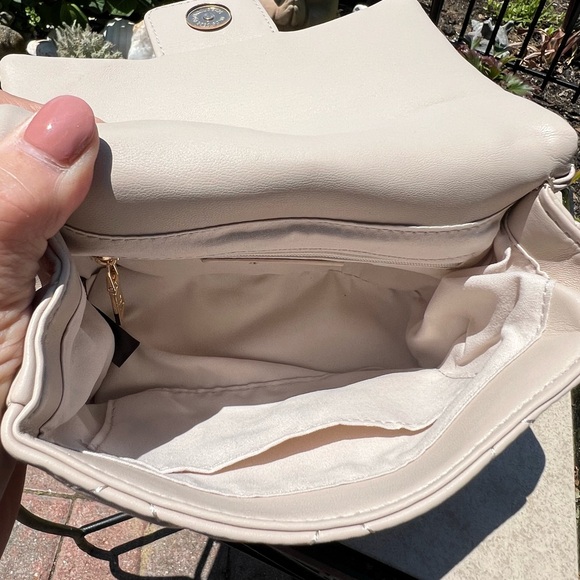 Badgley Mischka  NWT Taupe Vegan Leather Clutch Pearl Handle Purse (P002) - Picture 7 of 9